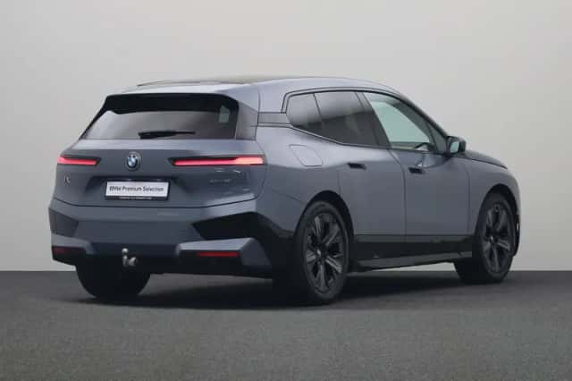 BMW iX (2022) thumbnail 2