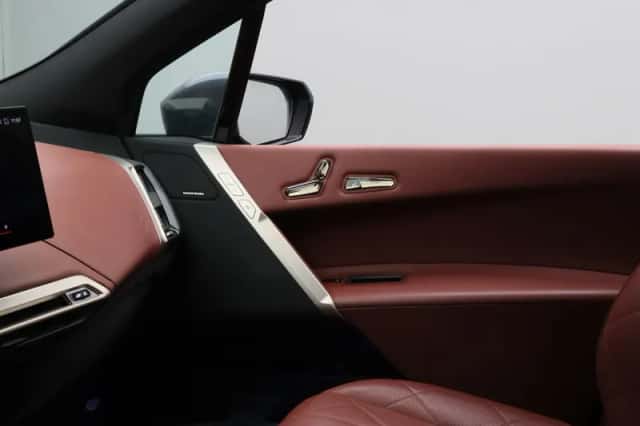 BMW iX (2022) thumbnail 14