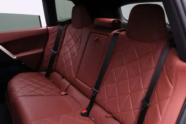 BMW iX (2022) thumbnail 15