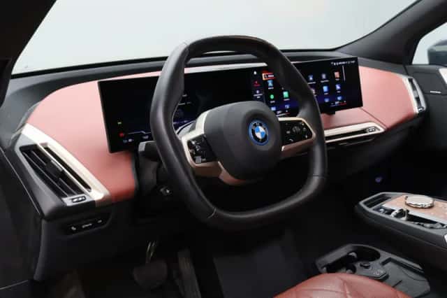 BMW iX (2022) thumbnail 16