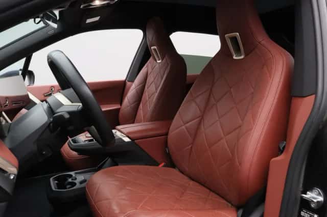 BMW iX (2022) thumbnail 18