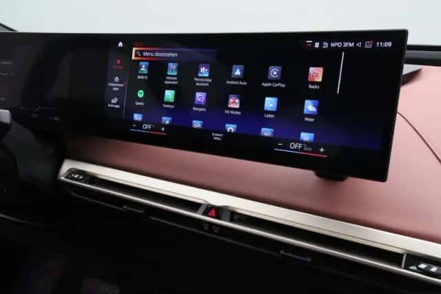 BMW iX (2022) thumbnail 20