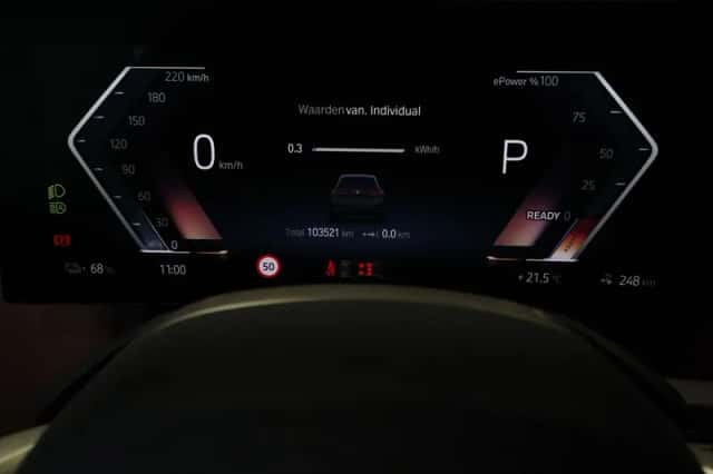 BMW iX (2022) thumbnail 3