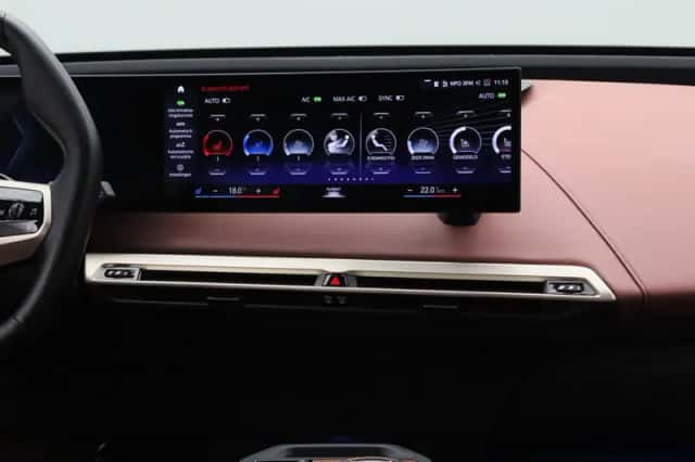 BMW iX (2022) thumbnail 22