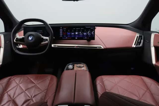 BMW iX (2022) thumbnail 24