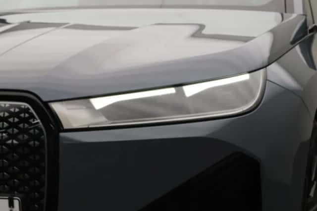 BMW iX (2022) thumbnail 26