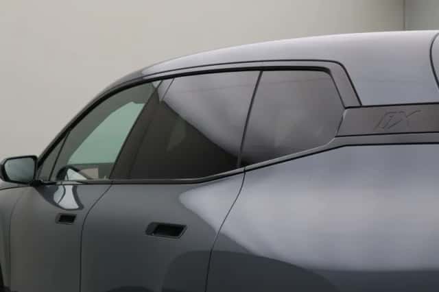 BMW iX (2022) thumbnail 4