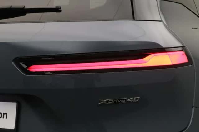 BMW iX (2022) thumbnail 7
