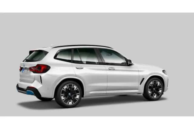 BMW iX3 (2022) thumbnail 2