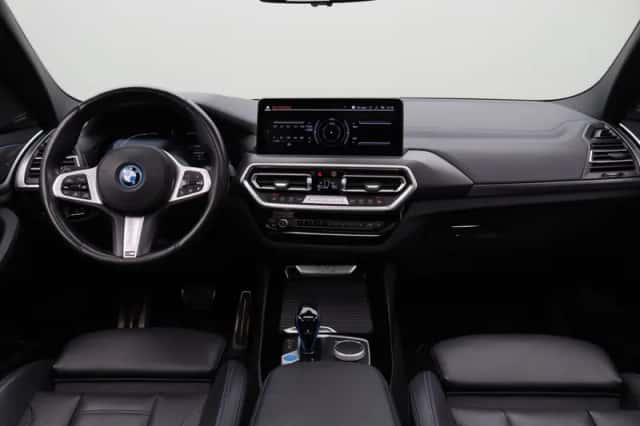 BMW iX3 (2022) thumbnail 3