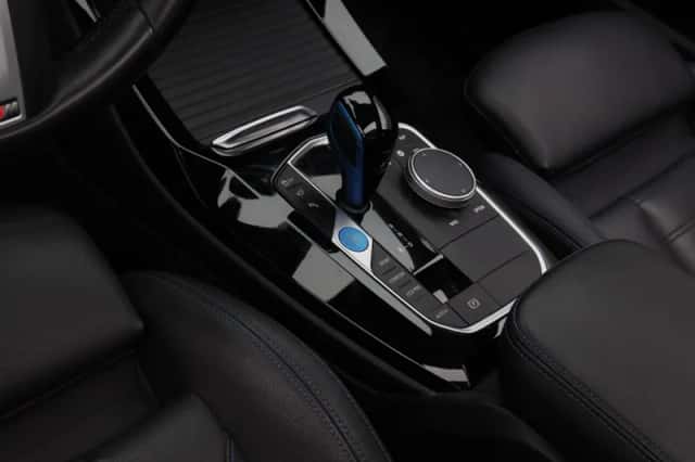BMW iX3 (2022) thumbnail 6