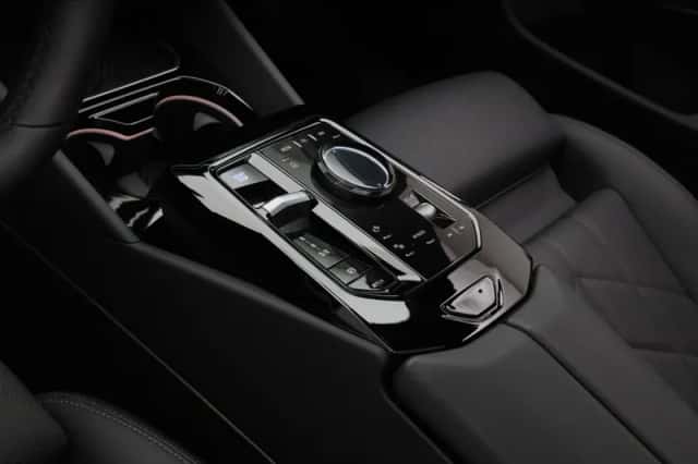 BMW i5 (2025) thumbnail 6