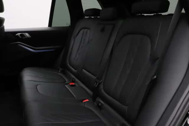 BMW X5 (2023) thumbnail 23