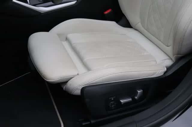 BMW i4 (2022) thumbnail 4