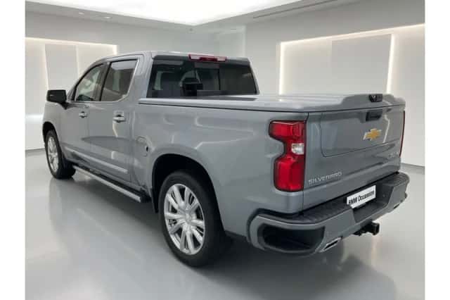 Chevrolet Silverado (2024) thumbnail 3