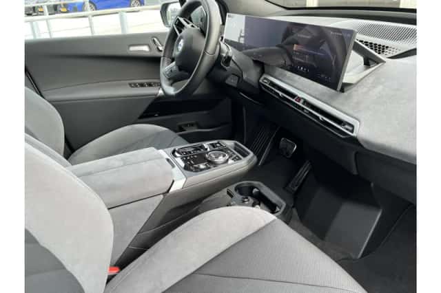 BMW iX (2025) thumbnail 5