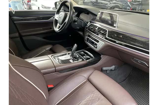 BMW 7-Serie (2023) thumbnail 6