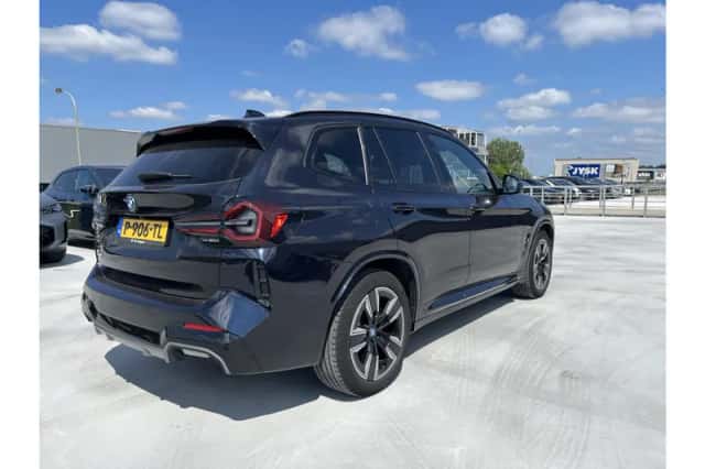 BMW iX3 (2022) thumbnail 5