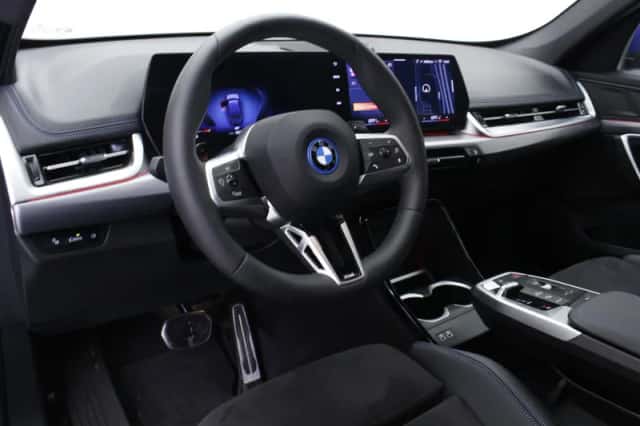 BMW X1 (2024) thumbnail 3
