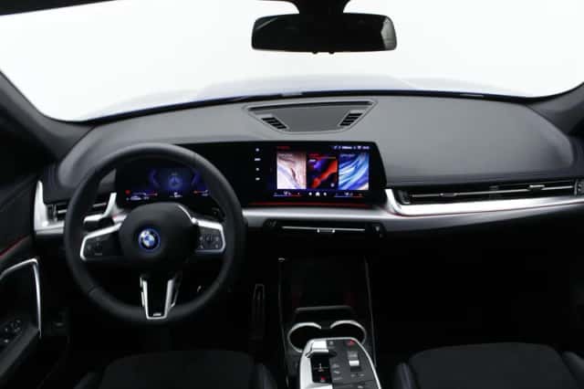 BMW X1 (2024) thumbnail 5