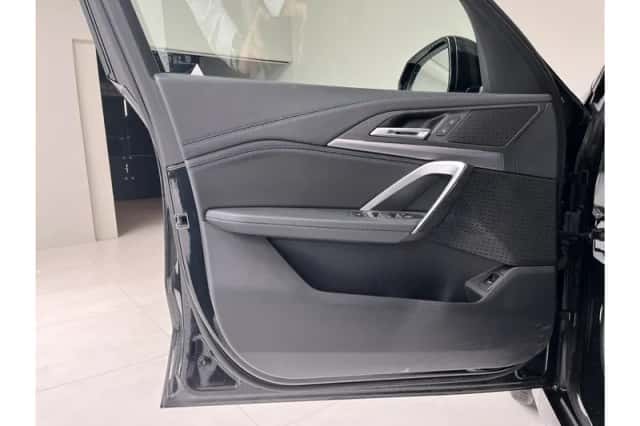 BMW iX1 (2023) thumbnail 3