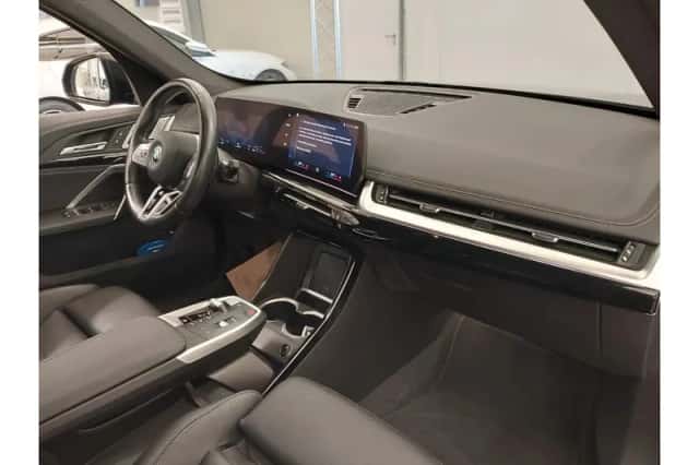 BMW X1 (2023) thumbnail 5