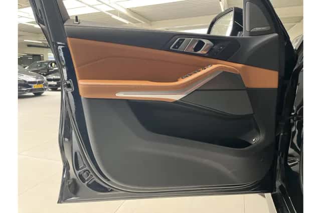 BMW X5 (2022) thumbnail 2