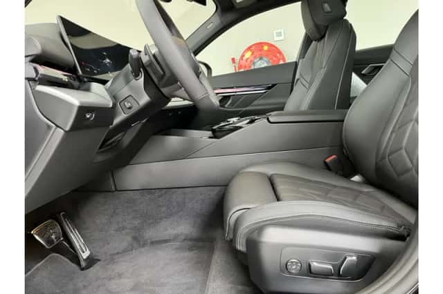 BMW i5 (2026) thumbnail 5