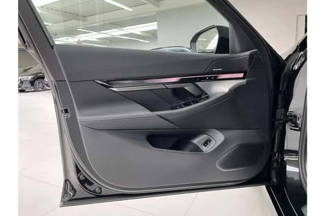 BMW i5 (2026) thumbnail 6