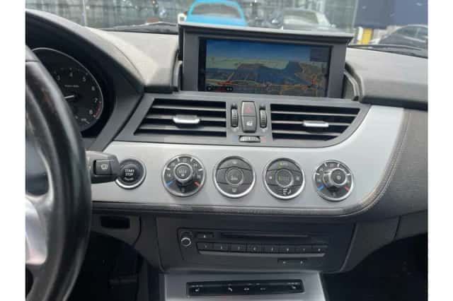 BMW Z4 (2011) thumbnail 6