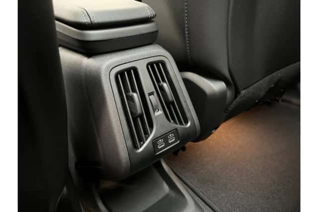 BMW iX1 (2026) thumbnail 6