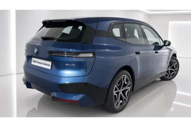BMW iX (2024) thumbnail 4