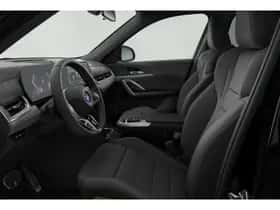 BMW iX1 (2023) thumbnail 2