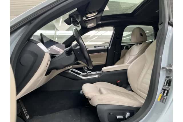BMW i4 (2021) thumbnail 6
