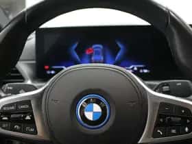 BMW i4 (2023) thumbnail 16