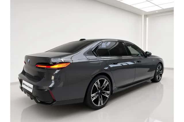 BMW 7-Serie (2023) thumbnail 3