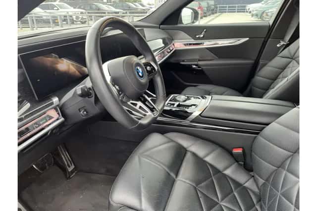 BMW 7-Serie (2023) thumbnail 5