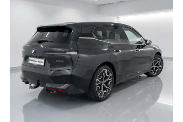 BMW iX (2022) thumbnail 3