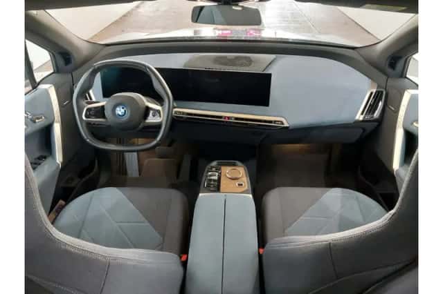 BMW iX (2022) thumbnail 6