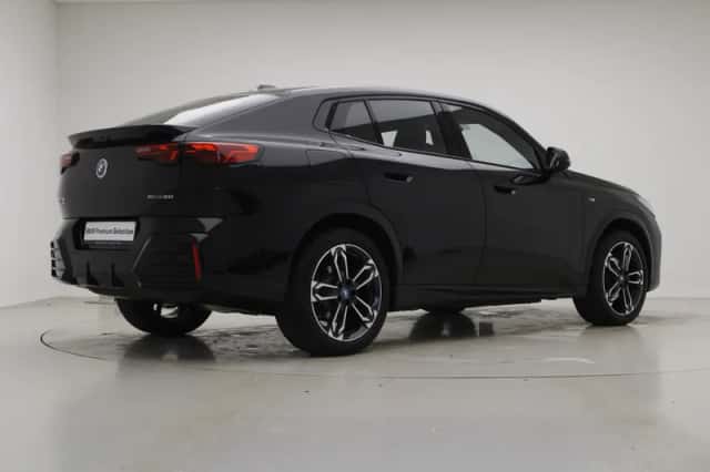 BMW iX2 (2024) thumbnail 3