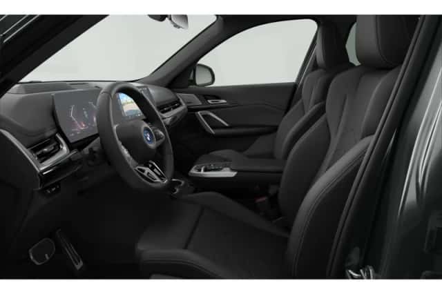 BMW iX1 (2026) thumbnail 3