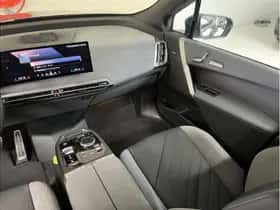 BMW iX (2025) thumbnail 17