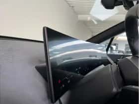 BMW iX (2025) thumbnail 24