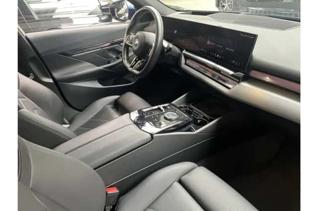 BMW i5 (2024) thumbnail 6