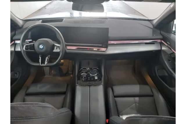 BMW i5 (2024) thumbnail 6