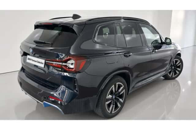 BMW iX3 (2024) thumbnail 4