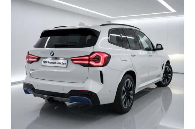 BMW iX3 (2023) thumbnail 3