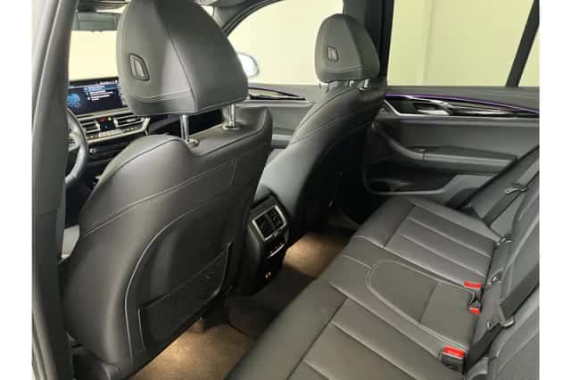 BMW iX3 (2023) thumbnail 6