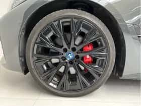 BMW i4 (2023) thumbnail 8