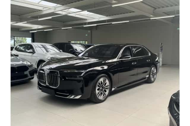 BMW 7-Serie (2024) thumbnail 3